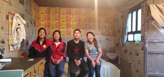 中国一汽与三千多名红旗梦想班学子共同起飞