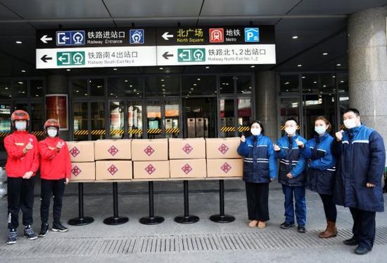 致敬城市守护者必胜年夜饭陪你就地过年